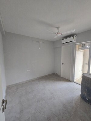 Room in 3.5 BHK Apartment at Signature Global City, Sector 37d – for Sale