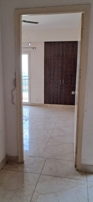Room in 2 BHK Apartment at Amrapali Golf Homes, Sector 4 Greater Noida – for Sale