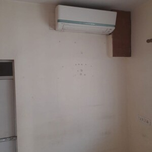 Room in 2 BHK Apartment at Nahur Gaothan – for Rent