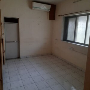 Room in 2 BHK Apartment at Nahur Gaothan – for Rent