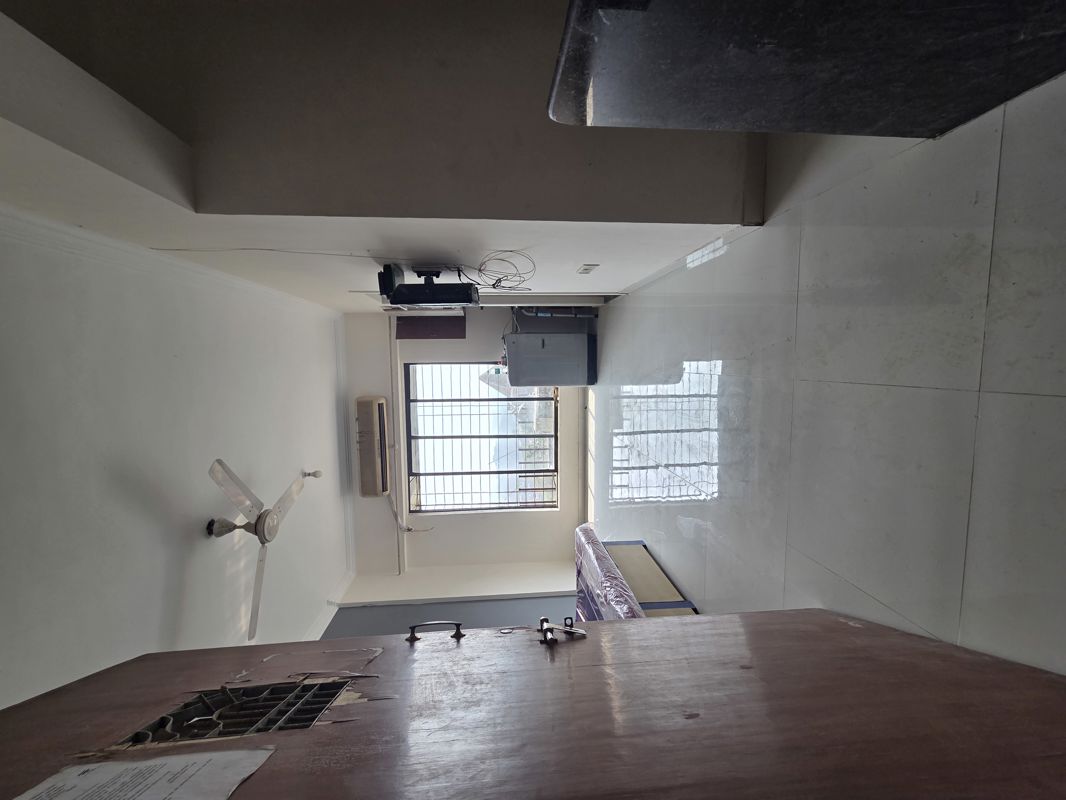 1 Rk+ Extra Room Apartment For Rent in Piccadilly 2