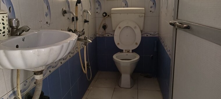 Bathroom, haridwar-apartments 2 Bedroom 750 Sq.Ft. Apartment In Evershine Nagar Mumbai 10013414