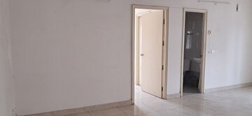 Room in 2 BHK Apartment at Amrapali Golf Homes, Sector 4 Greater Noida – for Sale