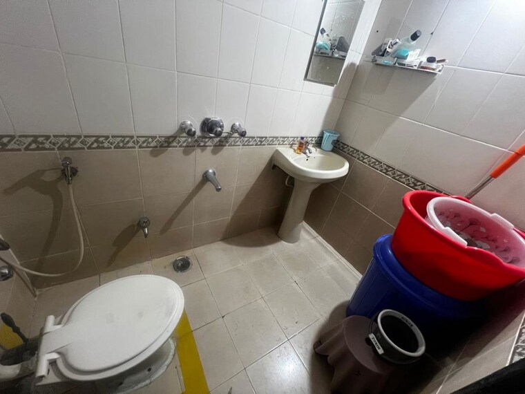 Bathroom, nirmal-lifestyle-residency-chs-ltd 1 Bedroom 500 Sq.Ft. Apartment In Mulund West Mumbai 10013432