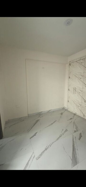 Room in 2.5 BHK Builder Floor at Smart World Gems, Sector 89 – for Rent