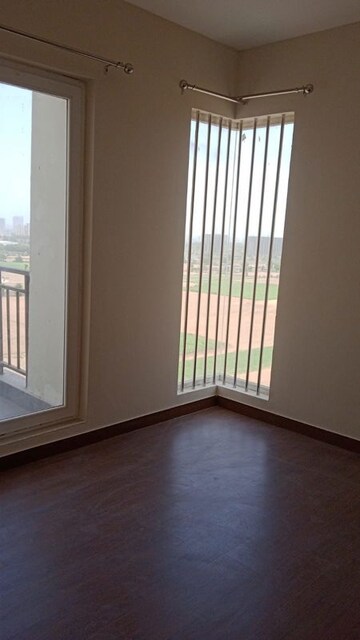Room in 3.5 BHK Apartment at Umang Winter Hills, Sector 77 – for Rent