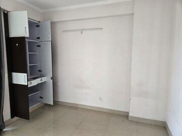 Room in 3 BHK Apartment at Amrapali Golf Homes, Sector 4 Greater Noida – for Sale