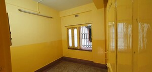 Room in 4 BHK Apartment at Paikpara – for Rent