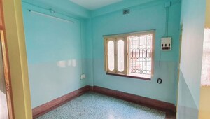 Room in 4 BHK Apartment at Paikpara – for Rent