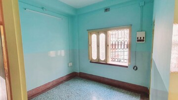 Room in 4 BHK Apartment at Paikpara – for Rent