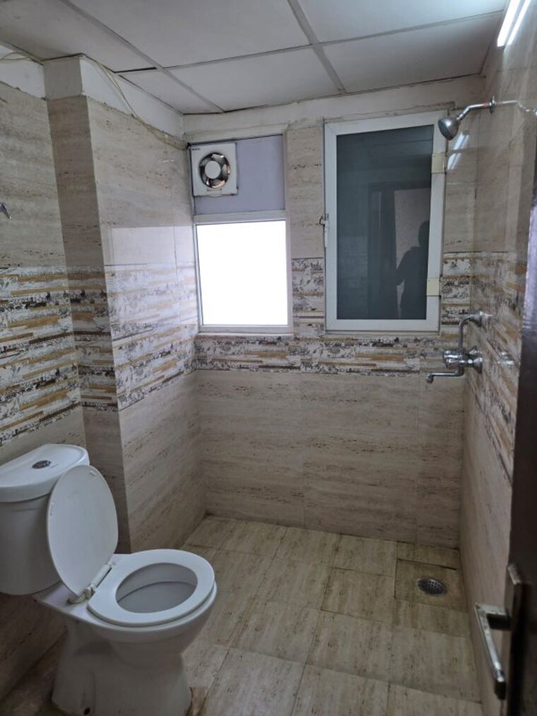 Bathroom, amrapali-golf-homes 3 Bedroom 1595 Sq.Ft. Apartment In Sector 4 Greater Noida Greater Noida 10013519