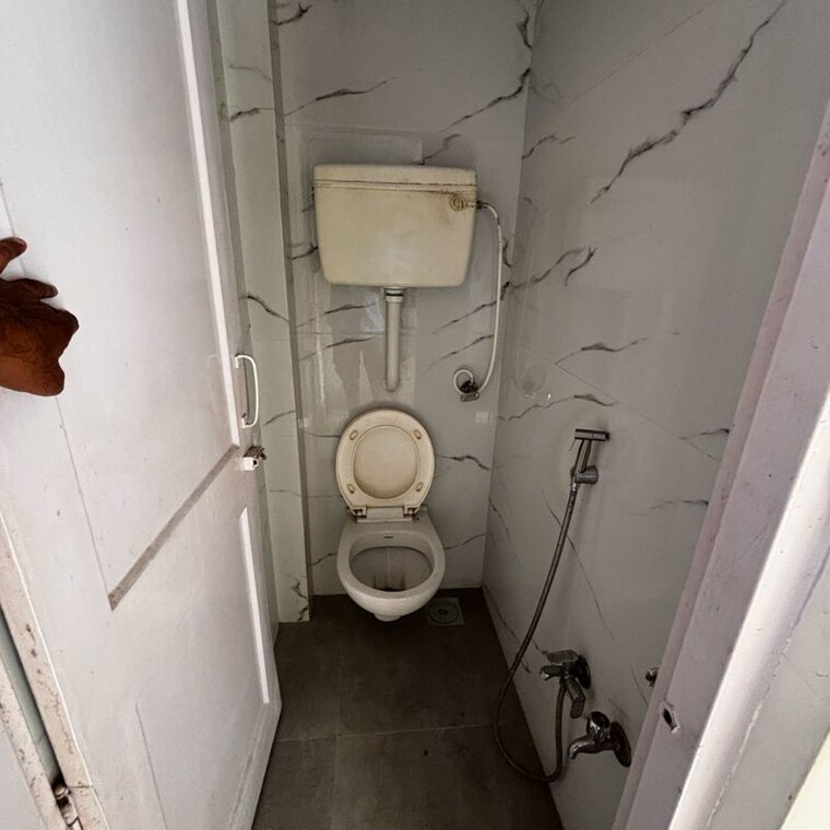 Bathroom, goregaon east 1 Bedroom 365 Sq.Ft. Apartment In Goregaon East Mumbai 10013521