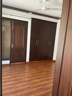 Room in 3 BHK Builder Floor at Safdarjung Enclave – for Sale