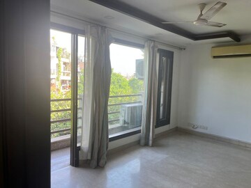 Room in 3 BHK Builder Floor at Safdarjung Enclave – for Sale