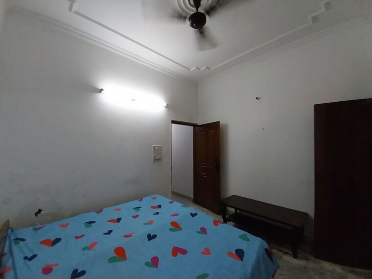 Bedroom, sector 14 2 Bedroom 200 Sq.Yd. Independent House In Sector 14 Gurgaon 10013573