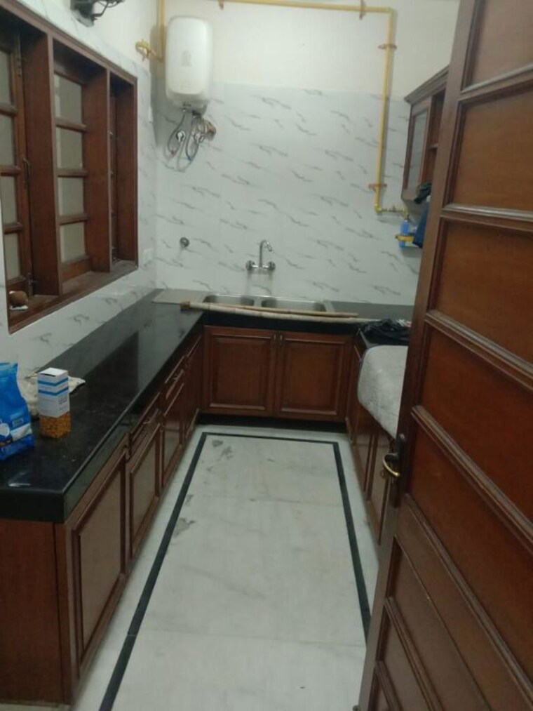 Kitchen, jangpura 3 Bedroom 200 Sq.Yd. Apartment In Jangpura Delhi 10013576