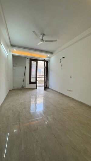 Master Bedroom in 2.5 BHK Builder Floor at Chattarpur – for Rent
