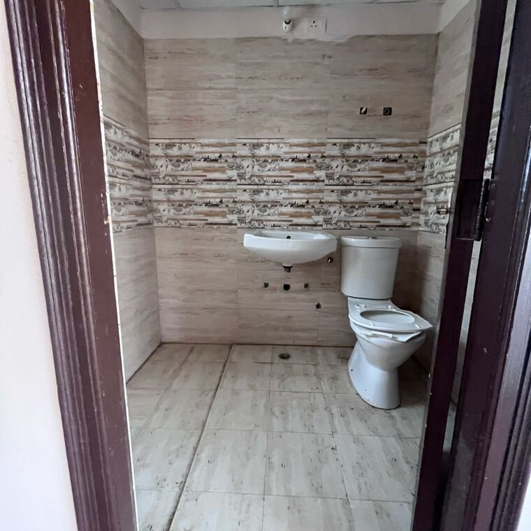 Bathroom, amrapali-golf-homes 3 Bedroom 1115 Sq.Ft. Apartment In Haibatpur Greater Noida 10013601
