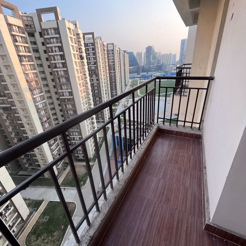 3 BHK Apartment For Sale in Amrapali Golf Homes