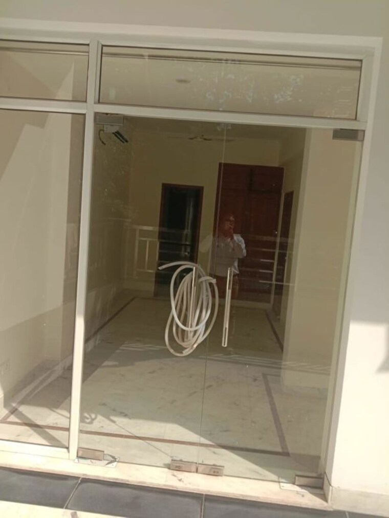 Bathroom, vidhi-apartment-ip-extension 2 Bedroom 200 Sq.Yd. Apartment In Ip Extension Delhi 10013622