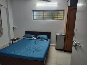 Bedroom in 1 BHK Apartment at Vile Parle West – for Rent