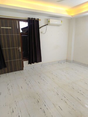 Room in 2 BHK Builder Floor at Saket – for Rent