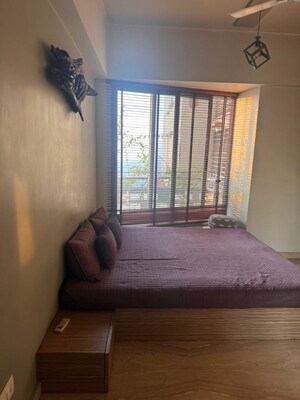 Room in 6+ BHK Villa at Juhu Scheme, Juhu – for Rent