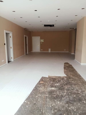  Showroom For Rent in Juhu Scheme, Juhu