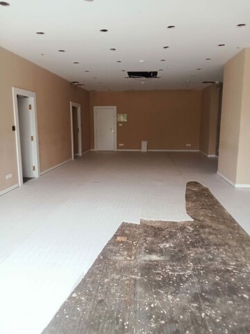  Showroom For Rent in Juhu Scheme, Juhu