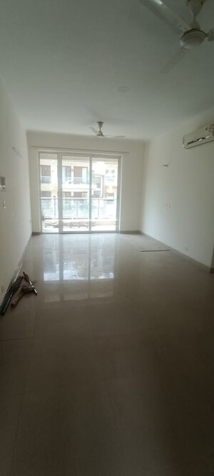 Room in 3 BHK Apartment at Ansal API Esencia, Sector 67 – for Rent