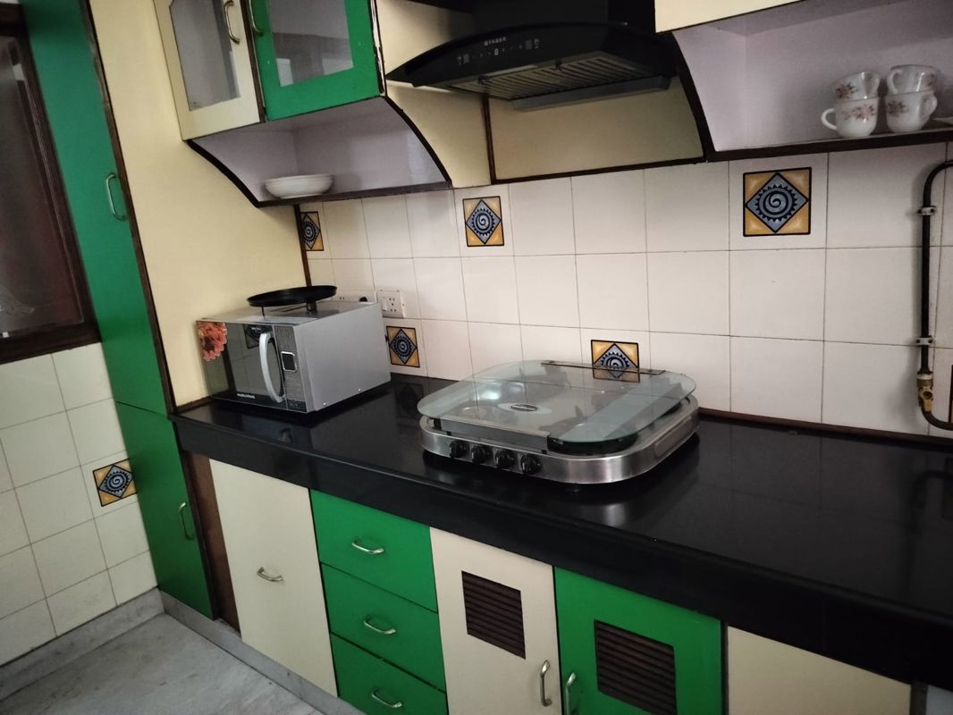 1 Rk  60 Sq.Yd. Apartment in Bestech Chambers