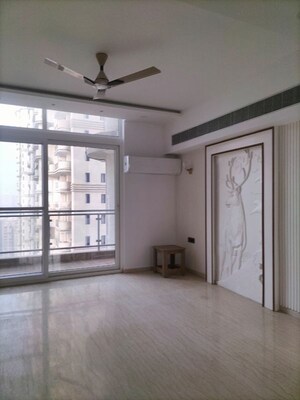 3 BHK Apartment For Rent in Mahagun Mezzaria, Sector 78