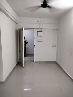 Room in 1 BHK Apartment at Marwadi Wadi Tower, Parel – for Rent