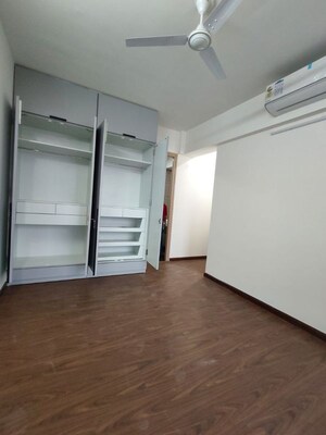 Room in 3 BHK Apartment at Raj Infinia, Malad West – for Rent