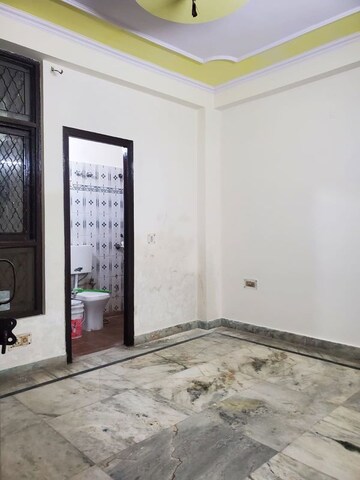 Room in 1 BHK Builder Floor at Vaishali Sector 5 – for Rent