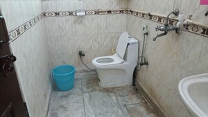Bathroom in 1 BHK Builder Floor at Vaishali Sector 5 – for Rent