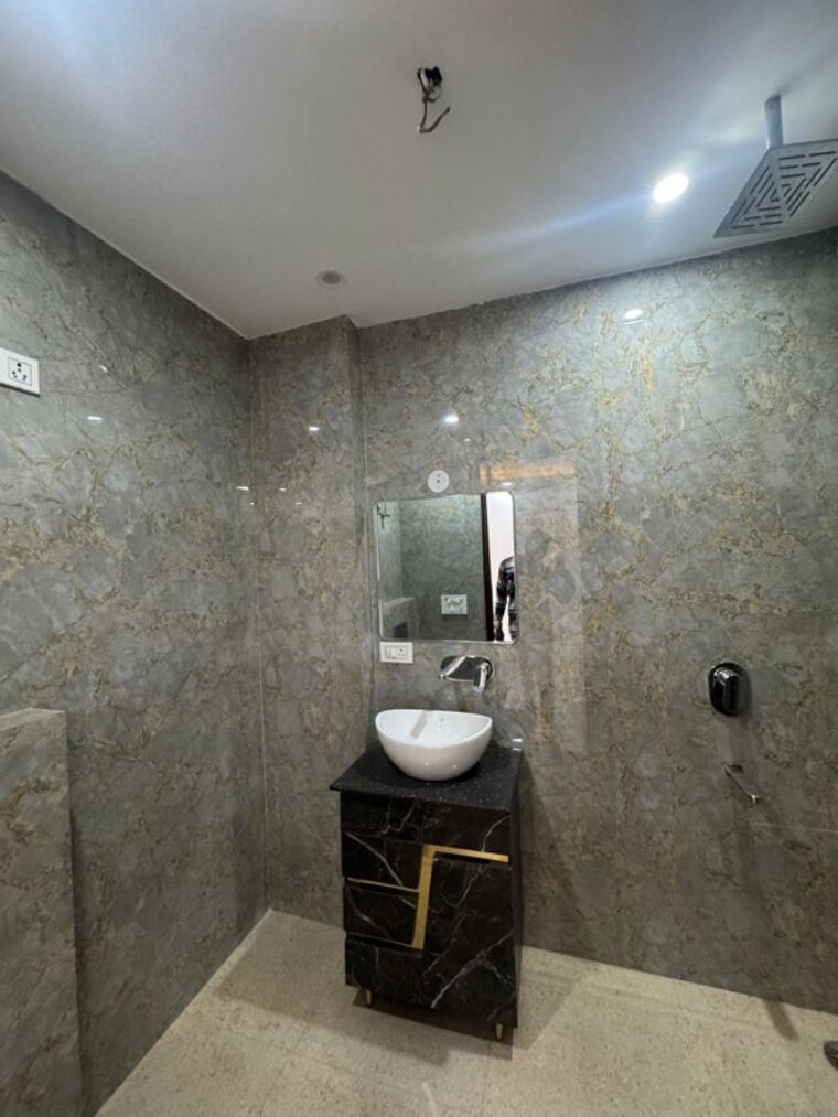 Bathroom, paschim vihar 2 Bedroom 756 Sq.Ft. Builder Floor In Paschim Vihar Delhi 10013874