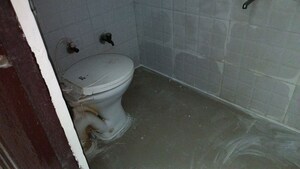 Bathroom in 2 BHK Builder Floor at Vaishali Sector 3 – for Rent