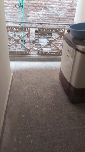 Furnished Amenities in 1.5 BHK Builder Floor at Mayur Vihar – for Rent