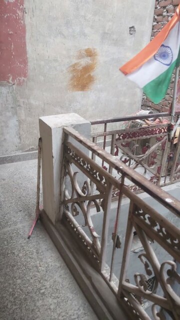 Furnished Amenities in 1.5 BHK Builder Floor at Mayur Vihar – for Rent