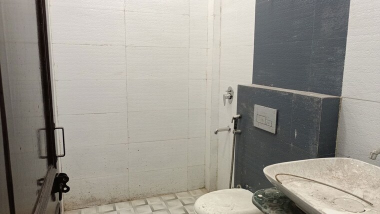 Bathroom, vaishali sector 5 3 Bedroom 1380 Sq.Ft. Builder Floor In Vaishali Sector 5 Ghaziabad 10013899