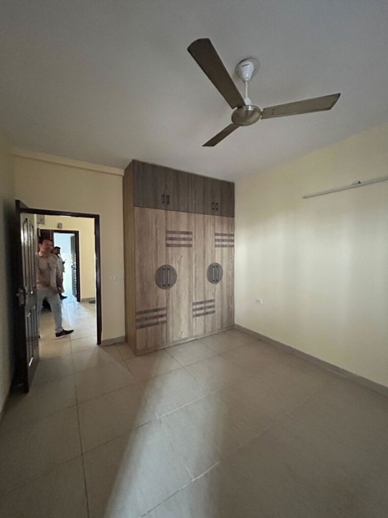 Room, wave-floors-premium 3.5 Bedroom 287 Sq.Yd. Builder Floor In Wave City Ghaziabad 10013904
