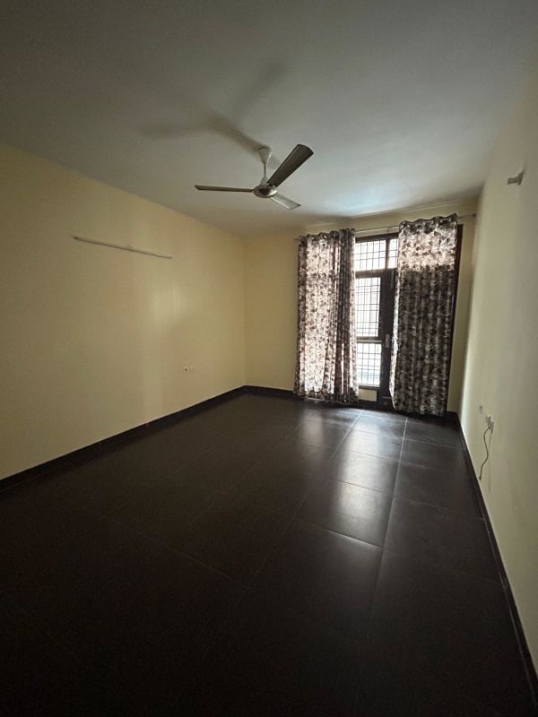 3.5 BHK + Study Room 287 Sq.Yd. Builder Floor in Wave Floors Premium