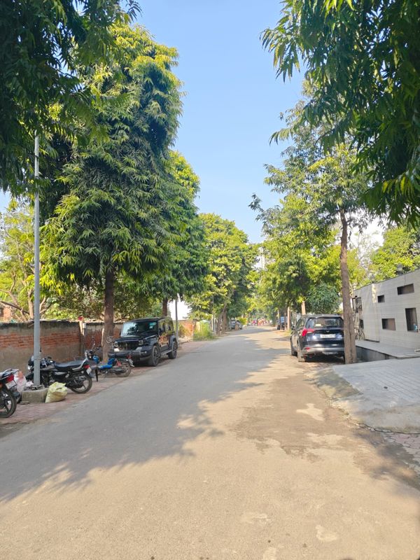 Plot For Sale in Indrapuram