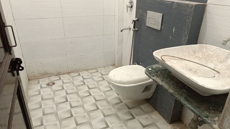 Bathroom, vaishali sector 5 3 Bedroom 1370 Sq.Ft. Builder Floor In Vaishali Sector 5 Ghaziabad 10013915