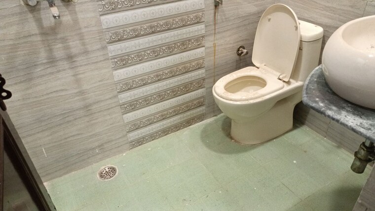 Bathroom, vaishali sector 5 3 Bedroom 1370 Sq.Ft. Builder Floor In Vaishali Sector 5 Ghaziabad 10013915