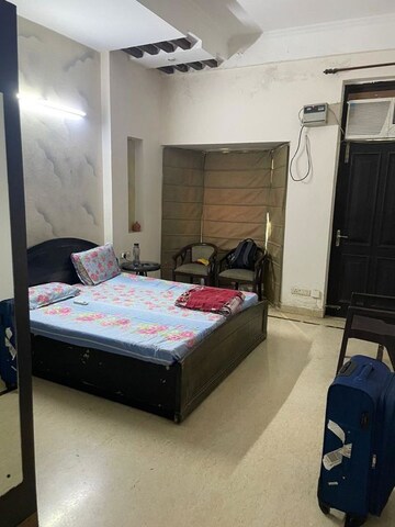 Bedroom in 3 BHK Builder Floor at Sector 50 – for Rent
