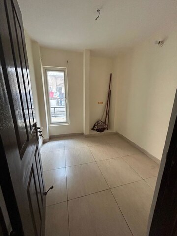 Study Room in 2.5 BHK Builder Floor at Wave Floors, Mahurali – for Rent