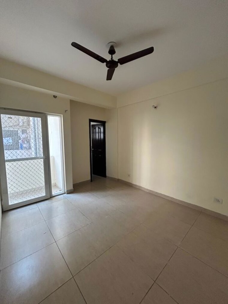 Room, wave-floors 2.5 Bedroom 194 Sq.Yd. Builder Floor In Mahurali Ghaziabad 10013923