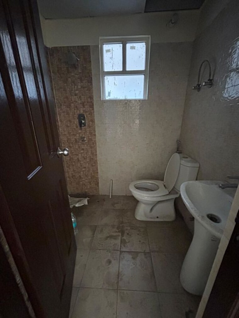 Bathroom, wave-floors 2.5 Bedroom 194 Sq.Yd. Builder Floor In Mahurali Ghaziabad 10013923